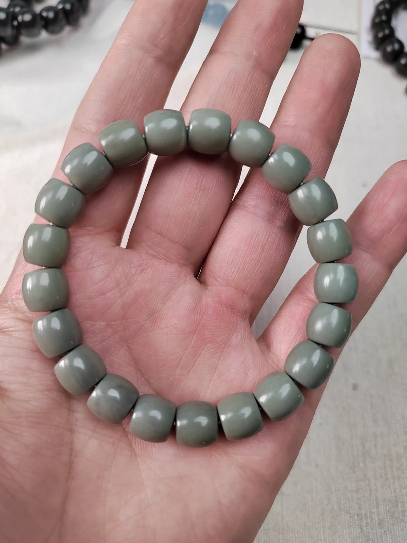 新疆和田玉沙枣青卡 10 直切