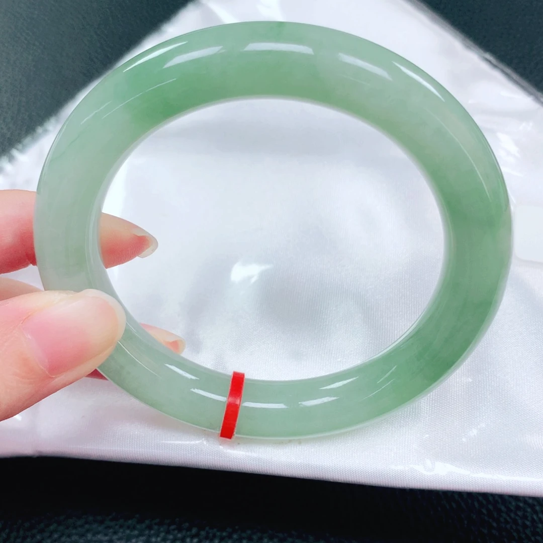 翡翠未镶嵌手镯57圈