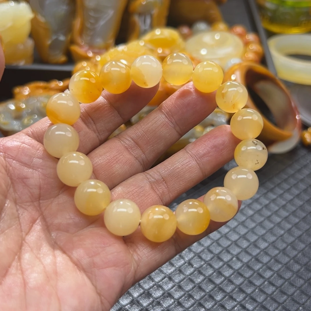 颈饰未镶嵌石英质玉