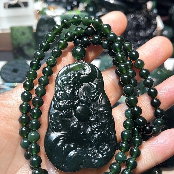 蛇纹石玉未镶嵌颈饰