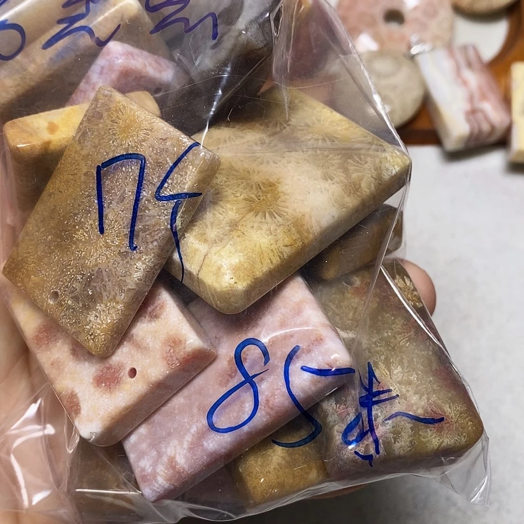 硅化玉颈饰未镶嵌粉*点