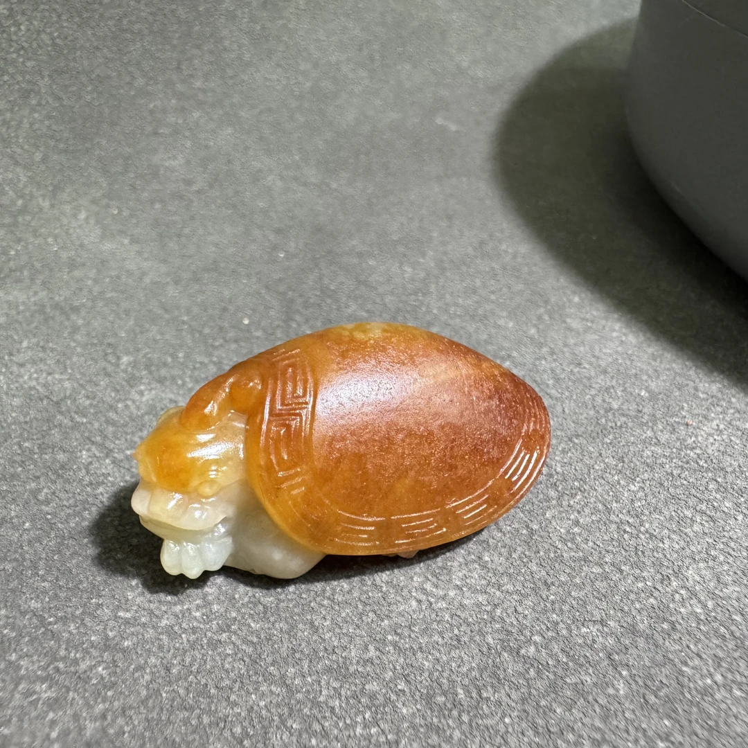 新疆和田玉红沁皮红油皮白玉雕刻龙龟挂件吊坠细腻油润满皮