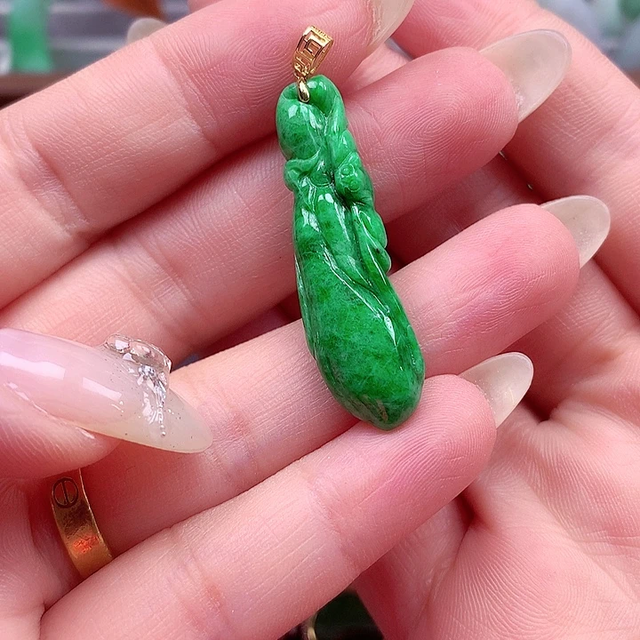 翡翠18K金镶嵌颈饰翡翠