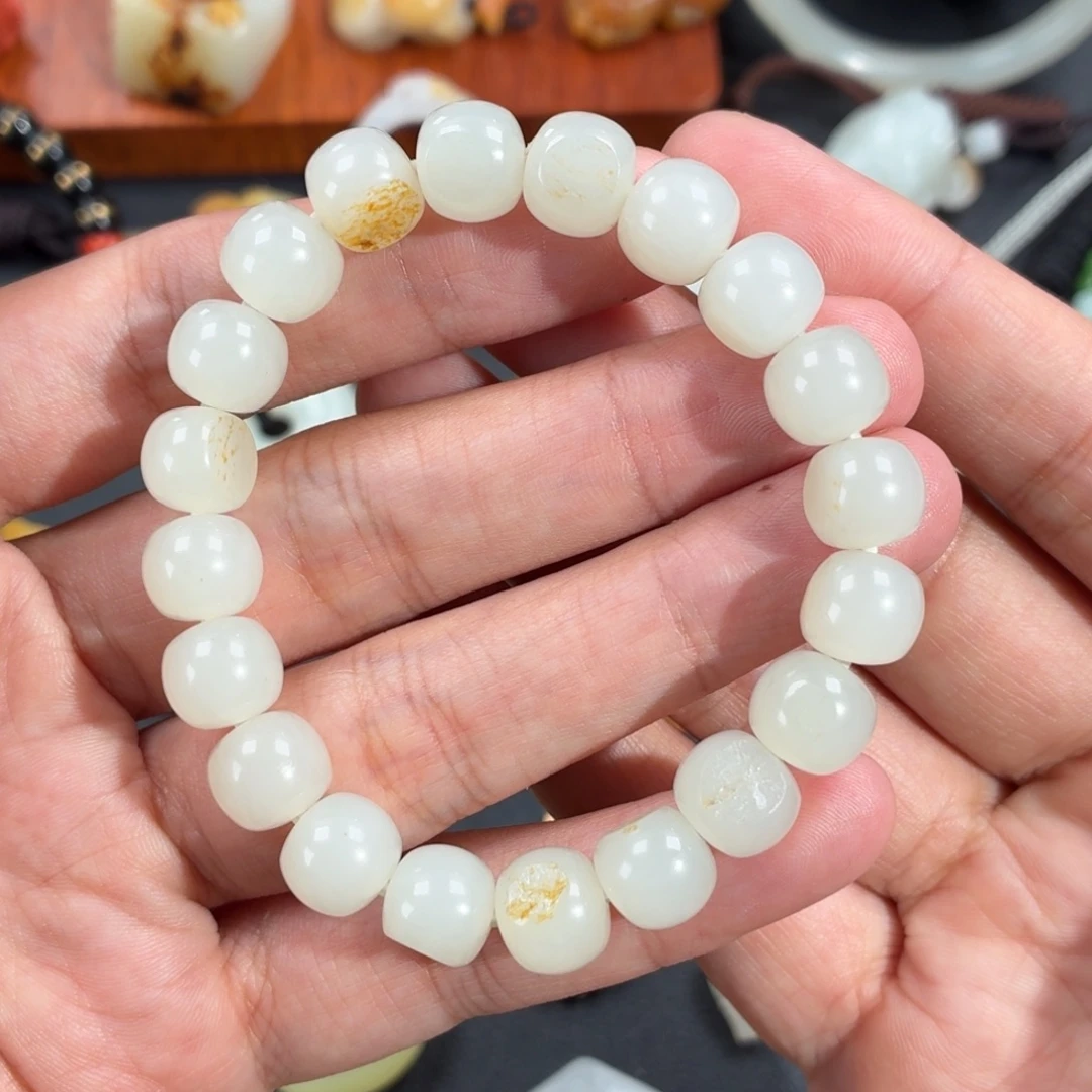 小***熹和田玉未镶嵌颈饰