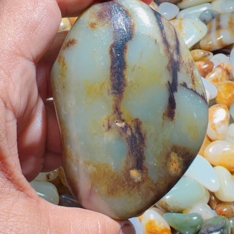 和田玉未镶嵌珠宝奇石162克