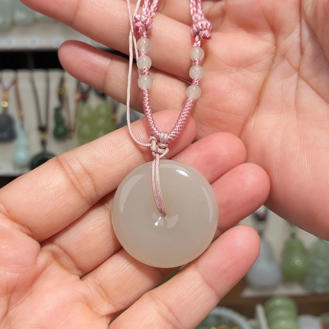 和田玉未镶嵌颈饰藕粉平安扣卡30左右