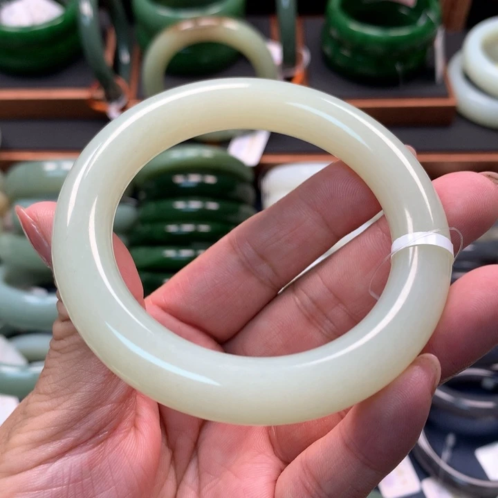 【闪购商品】未镶嵌手镯和田玉
