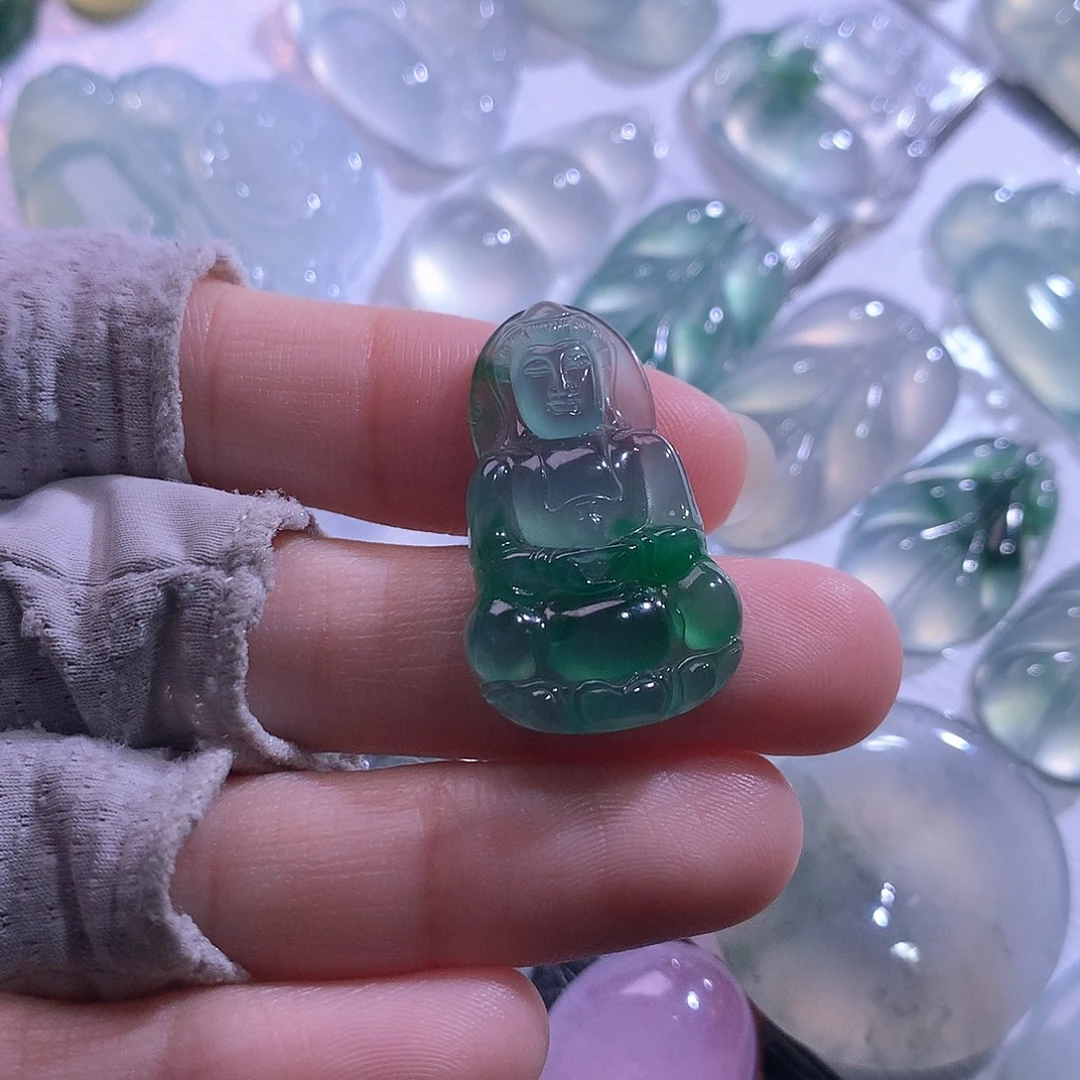 颈饰未镶嵌翡翠观音