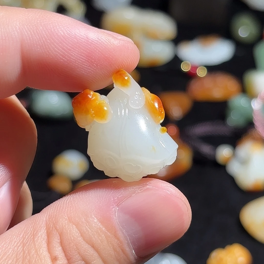 雨***林和田玉未镶嵌颈饰