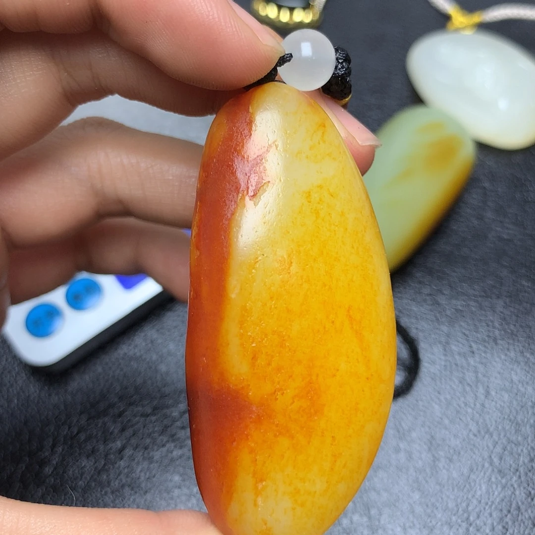 一***雄和田玉（糖玉）未镶嵌挂件