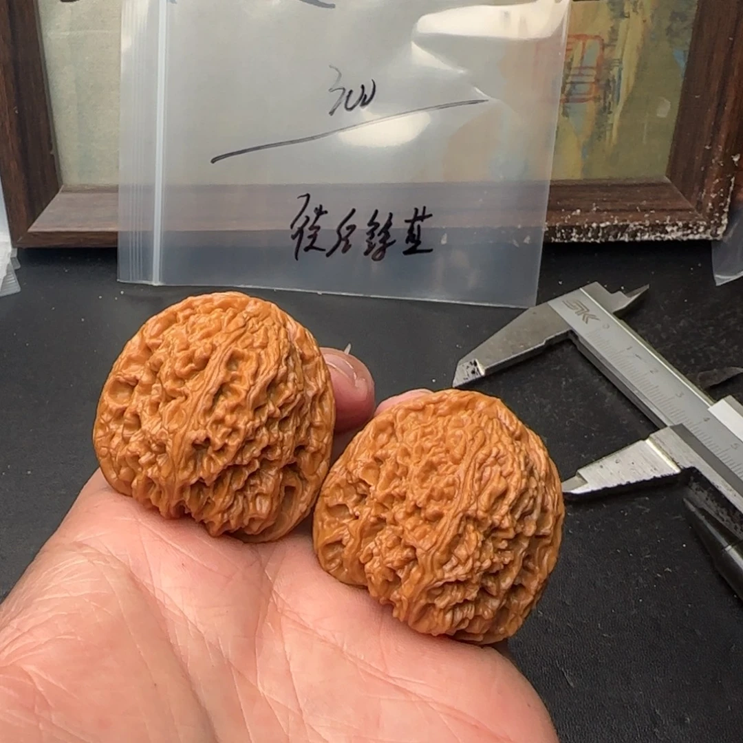 徍***苼吊坠文玩核桃300南疆