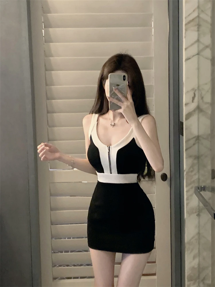 黑白拼色拉链修身紧针织吊带连衣裙女夏季气质收腰显瘦包臂短裙