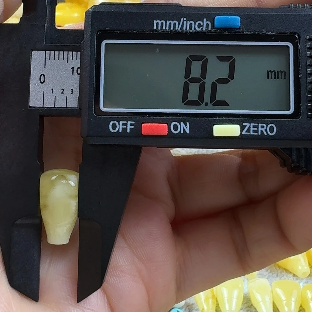 宸***锝蜜蜡未镶嵌裸石15