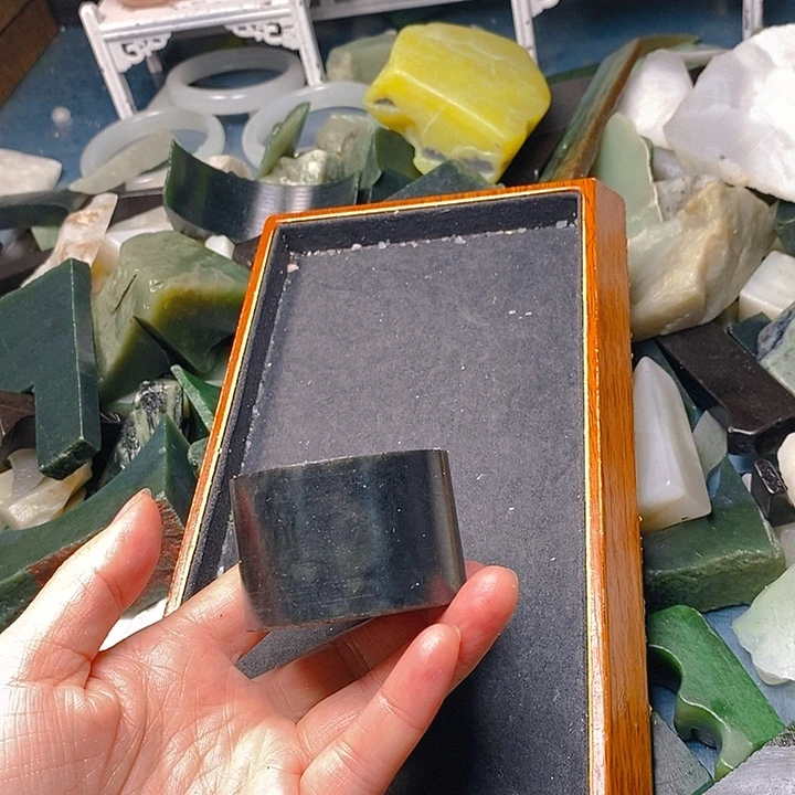 和田玉（糖玉）未镶嵌珠宝奇石