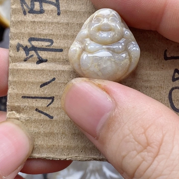 颈饰未镶嵌硅化珊瑚（珊瑚玉）灯**珊