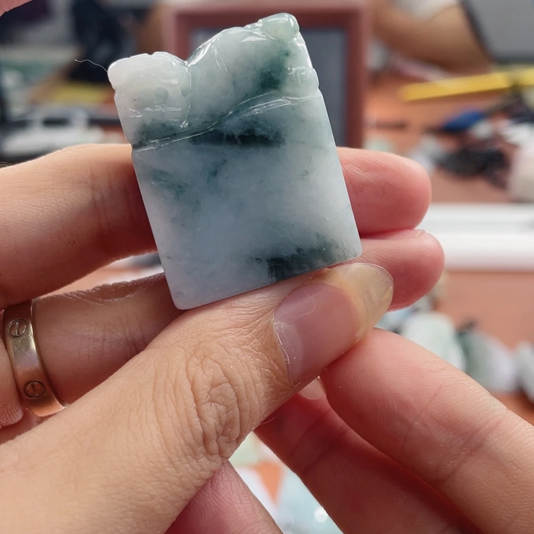 杨***乐翡翠未镶嵌颈饰翡翠