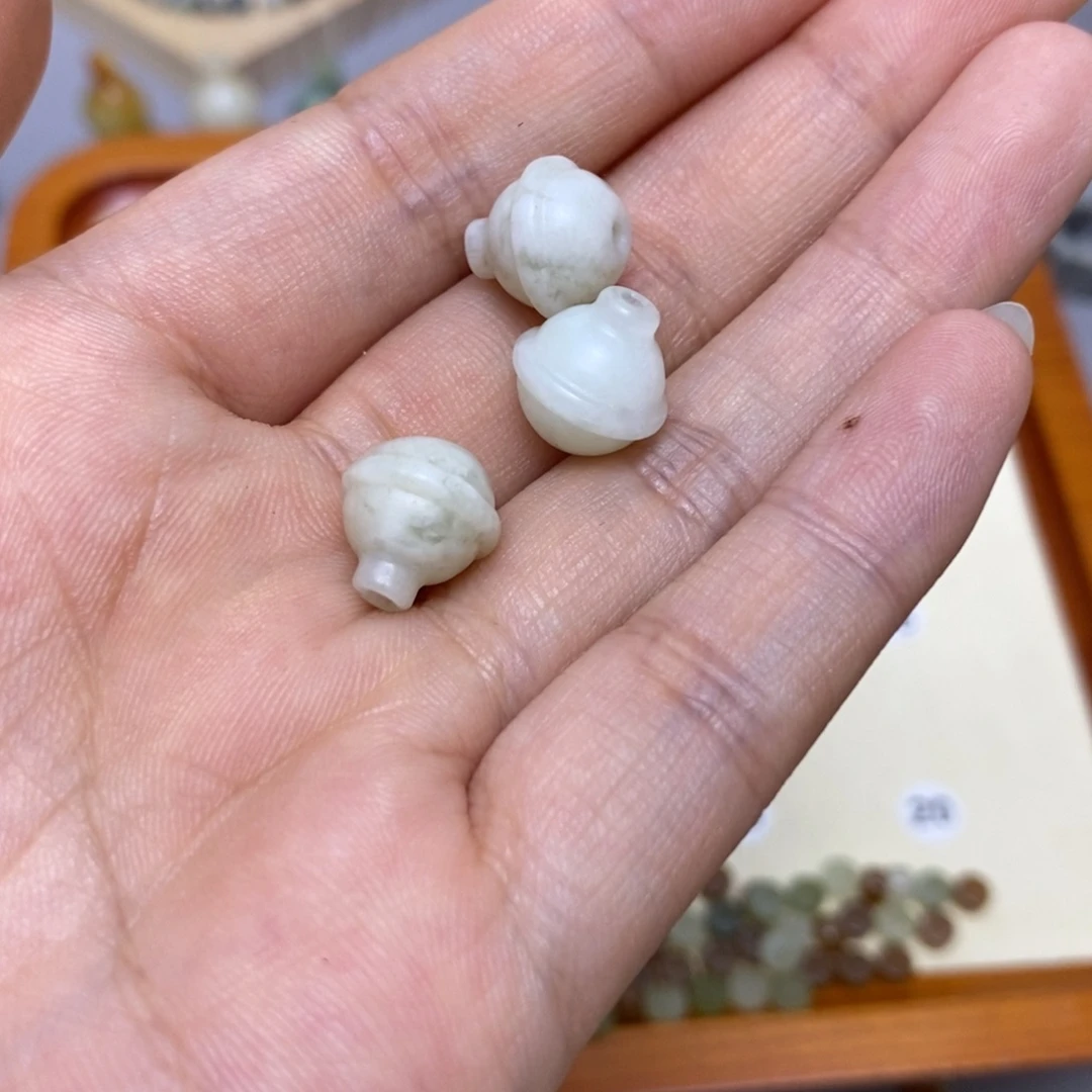 蛇纹石玉合金配饰煦**.