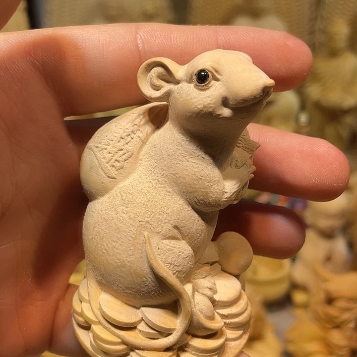 黄杨木小瑕疵老鼠