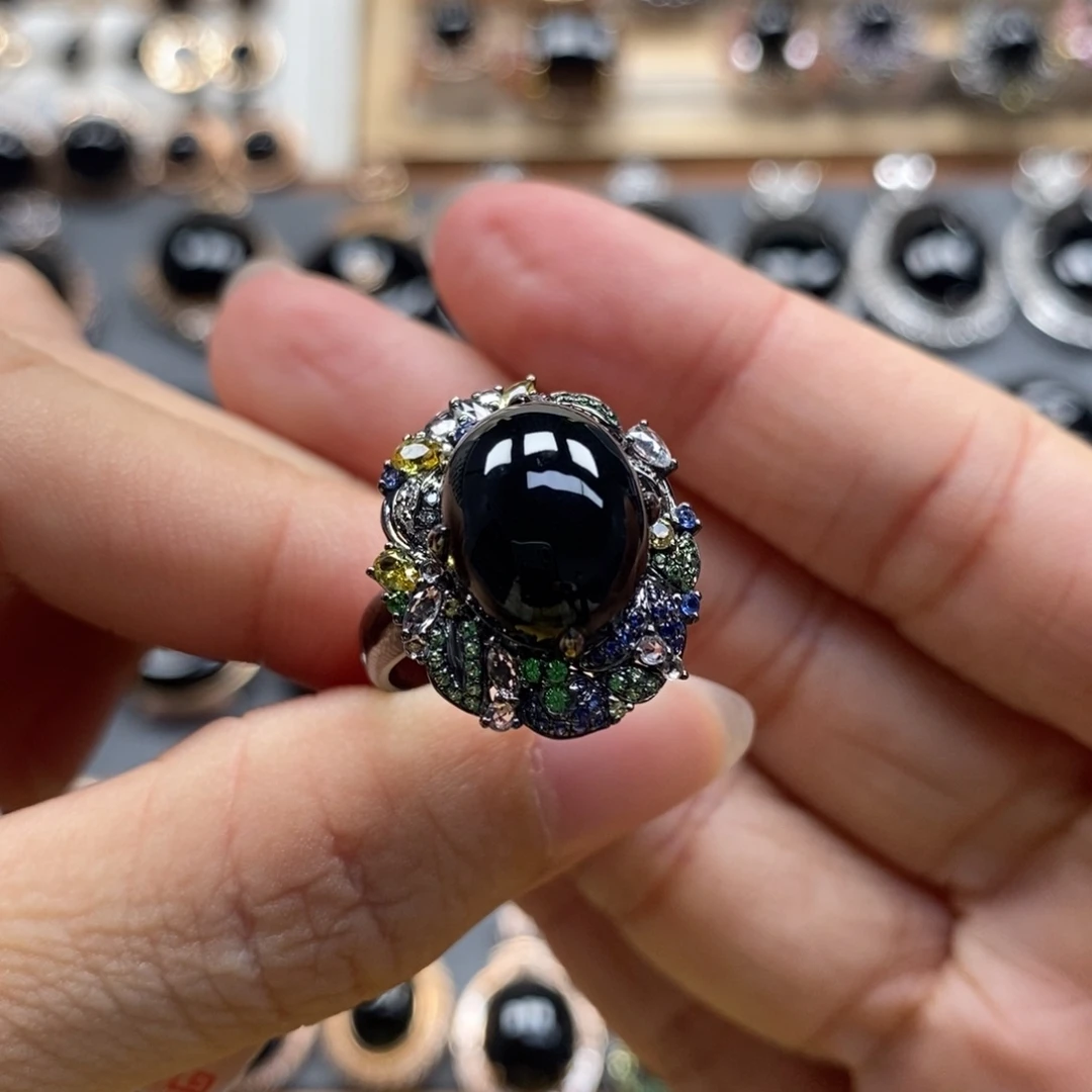 18K金镶嵌戒指翡翠墨翠