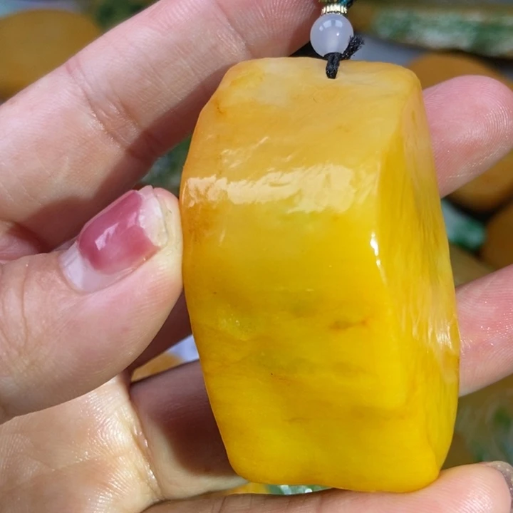 翡翠未镶嵌颈饰缅甸