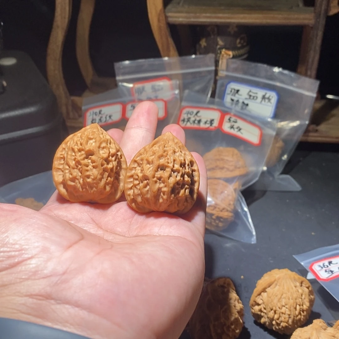 ？***文玩核桃吊坠36全品金牛