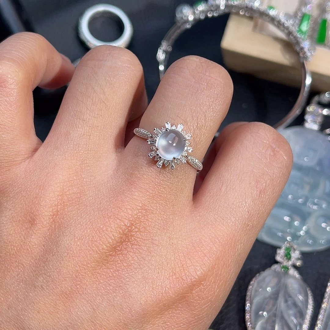 翡翠18K金镶嵌戒指蛋面