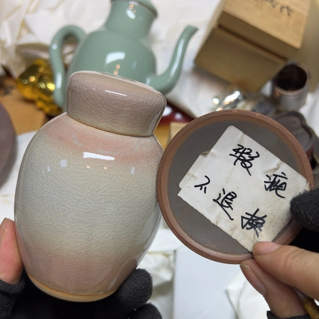 J***白瓷片哈哈哈哈哈哈哈