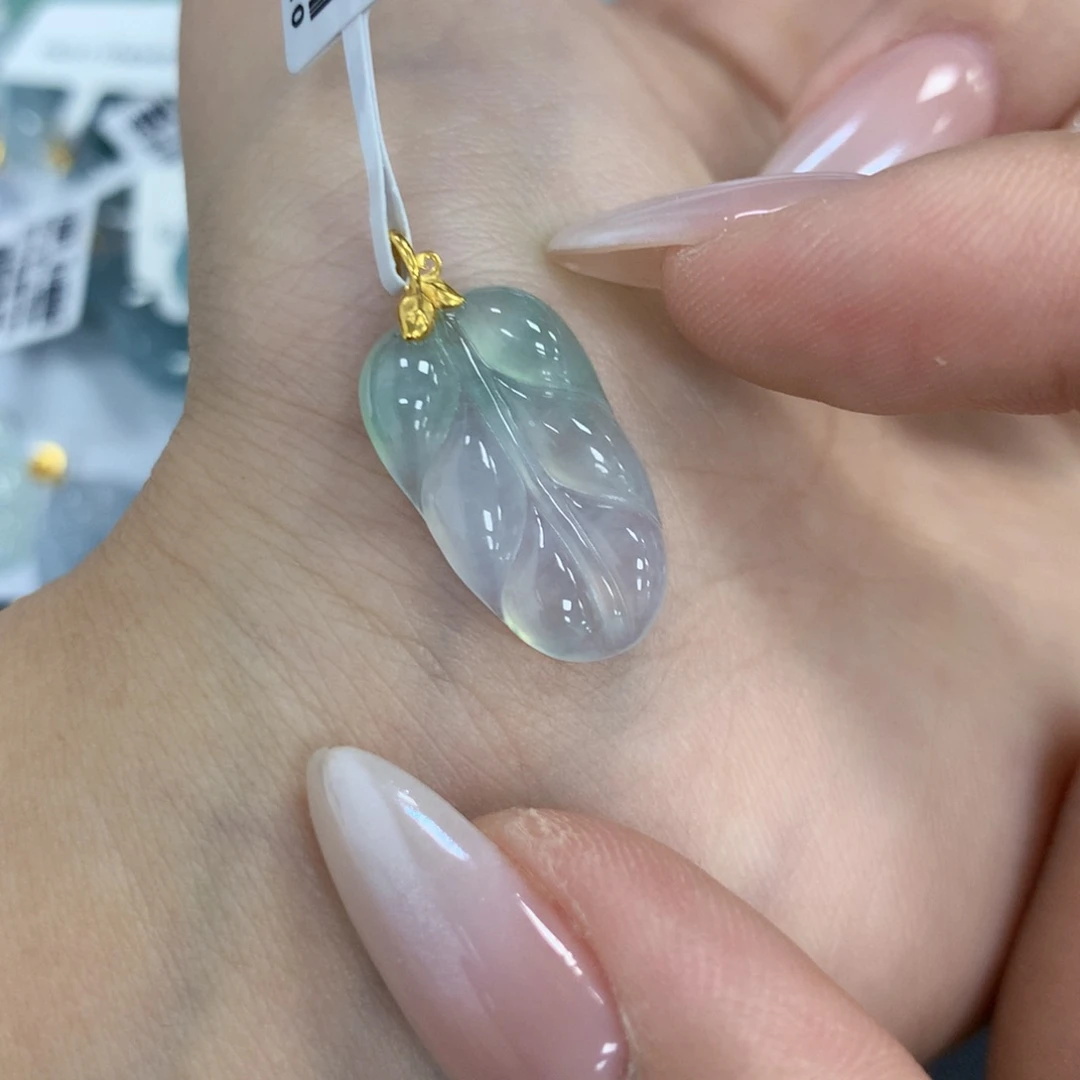 颈饰18K金镶嵌翡翠