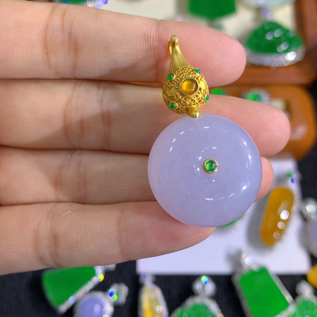 翡翠18K金镶嵌颈饰
