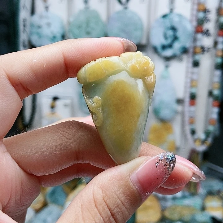 颈饰足铂镶嵌翡翠翡翠