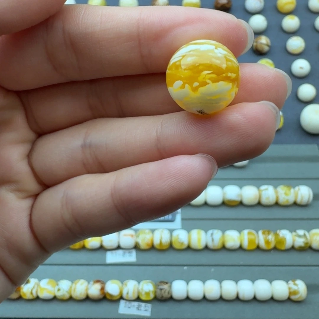 琥珀未镶嵌裸石蜜蜡