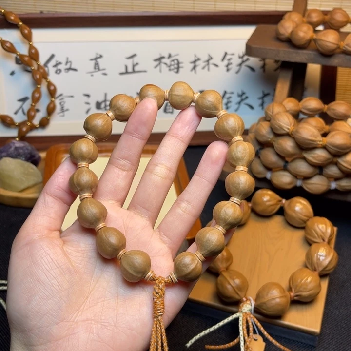 L***g手串/手链橄榄核15.15精品蜜桃臀
