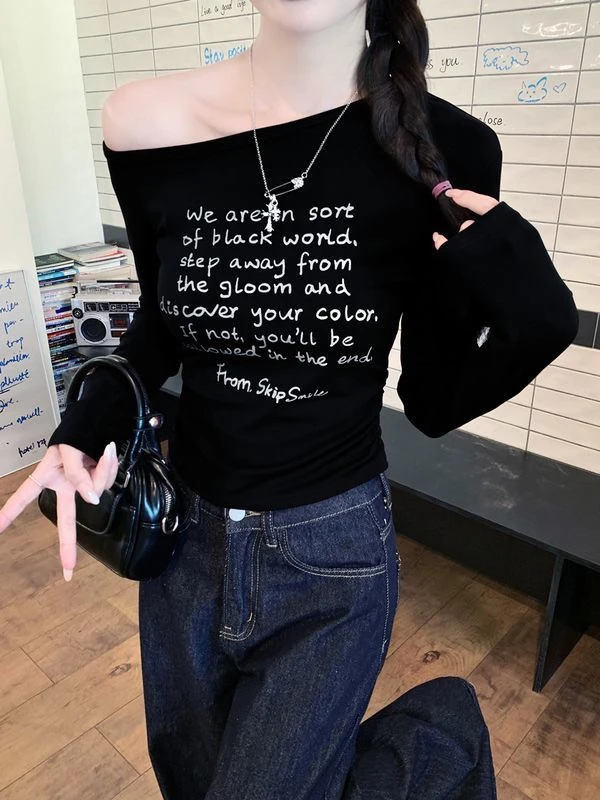 斜肩一字领长袖T恤打底衫女早秋新款字母印花收腰褶皱内搭上衣