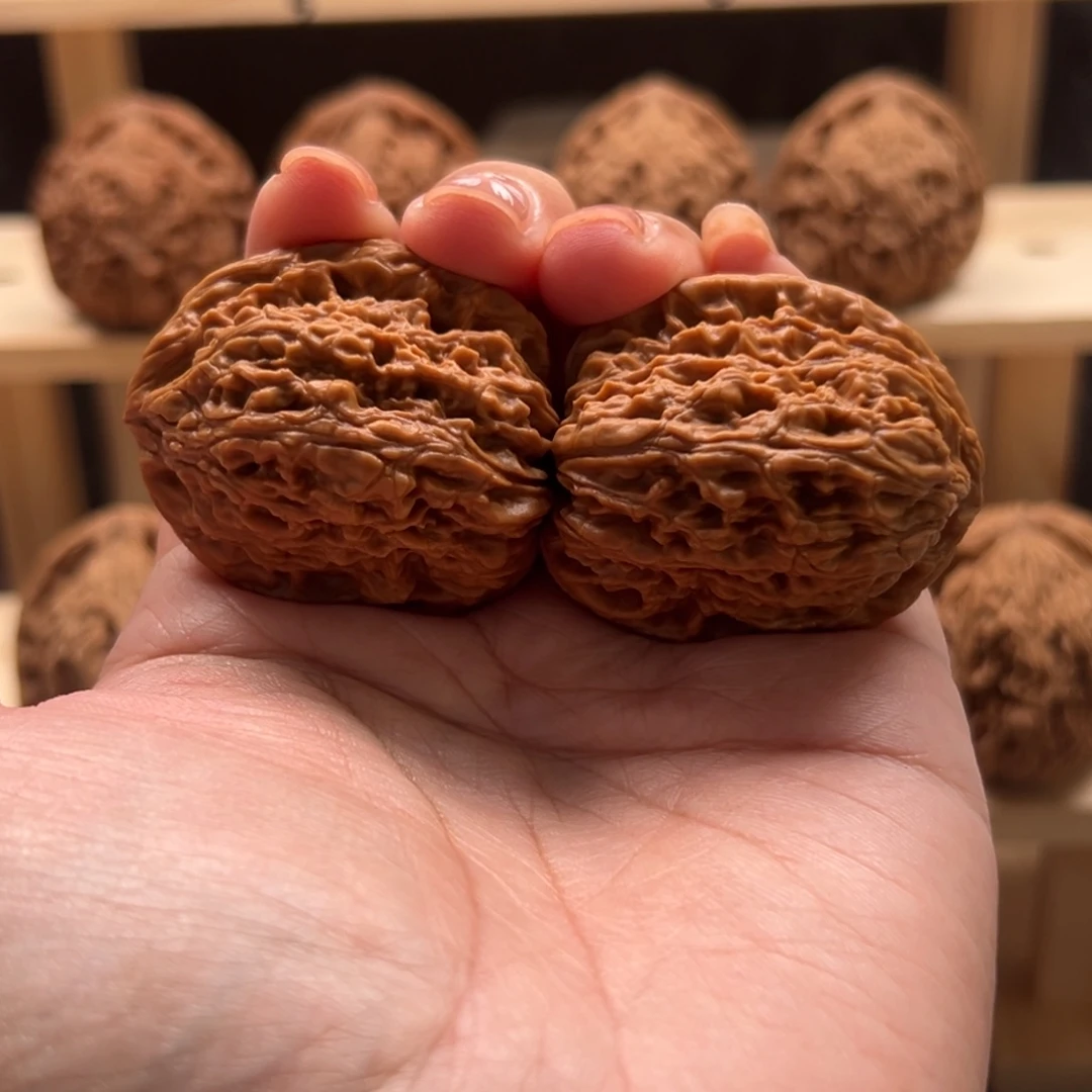 看***切文玩核桃把件南疆36