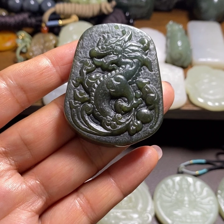 颈饰未镶嵌和田玉