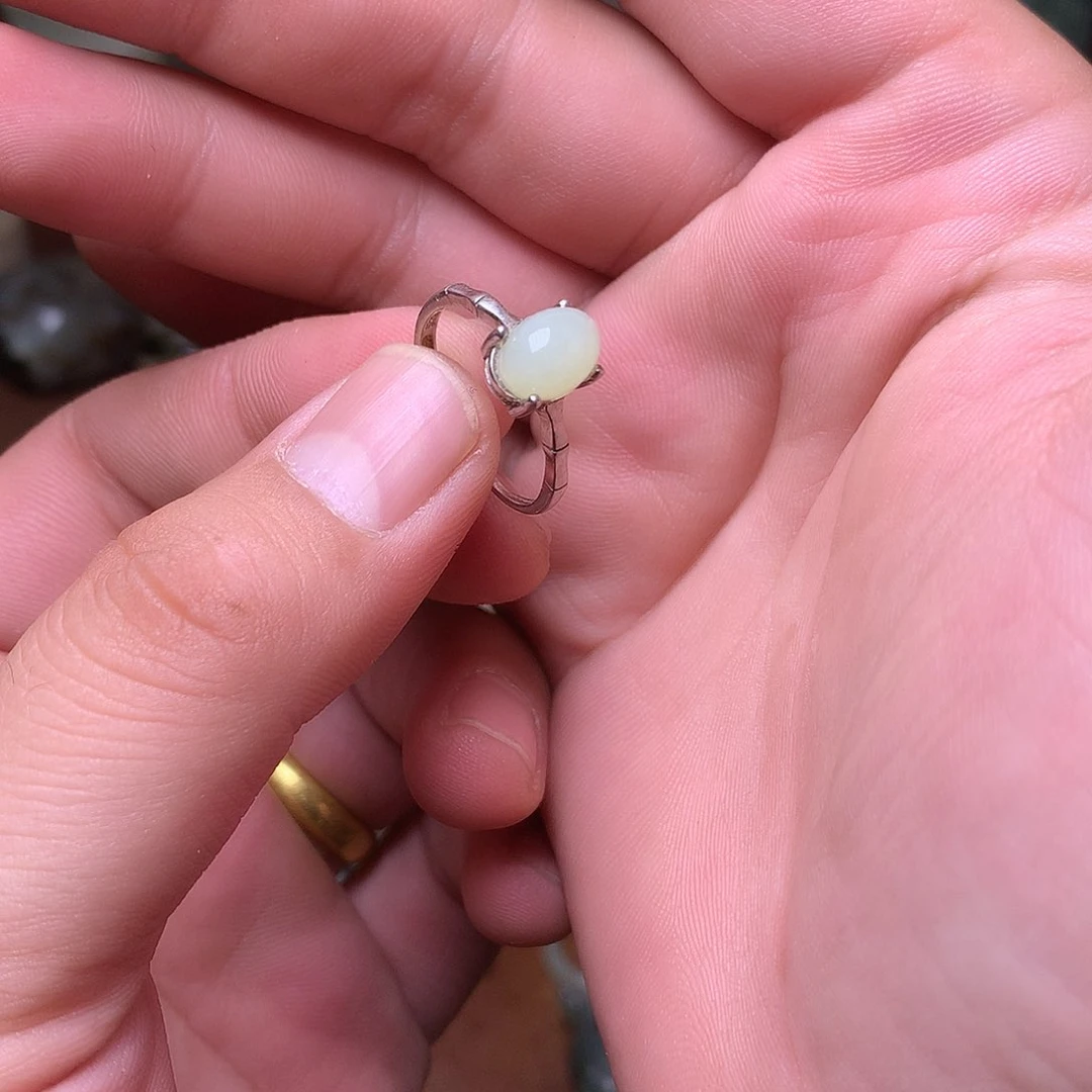 未镶嵌戒指和田玉