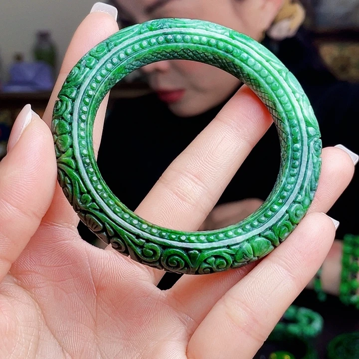 翡翠未镶嵌颈饰多样性54.55