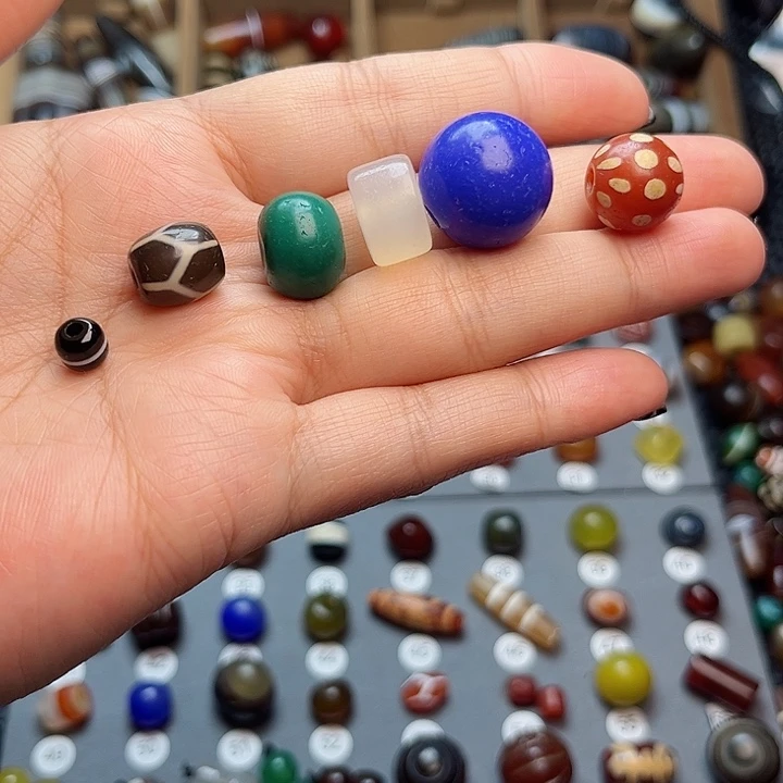 玛瑙/玉髓未镶嵌珠宝半成品?****