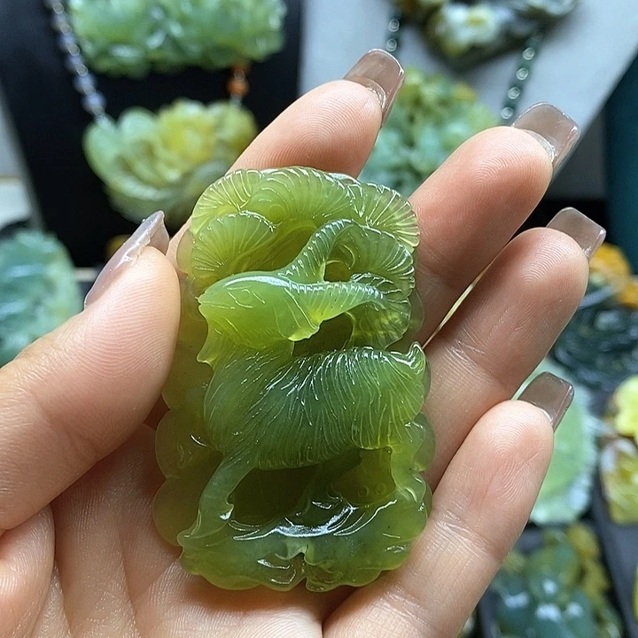 蛇纹石玉未镶嵌挂件风*