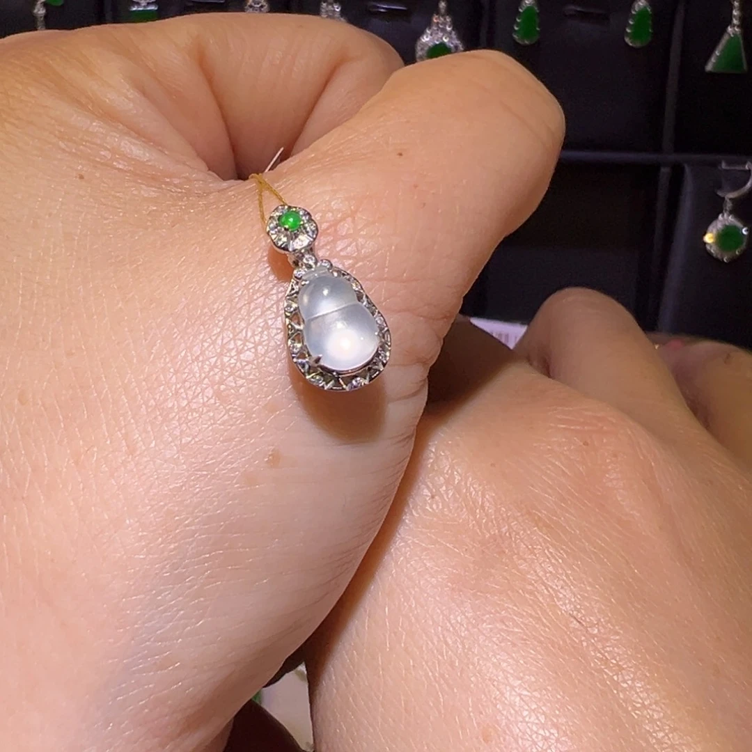 翡翠颈饰18K金镶嵌吊坠