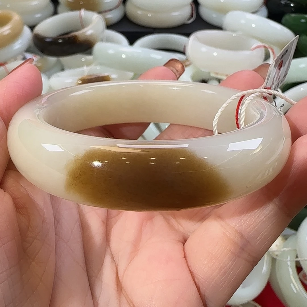 和田玉未镶嵌手镯