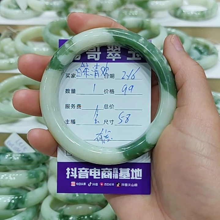 透闪石-蛇纹石玉手镯未镶嵌白**欢