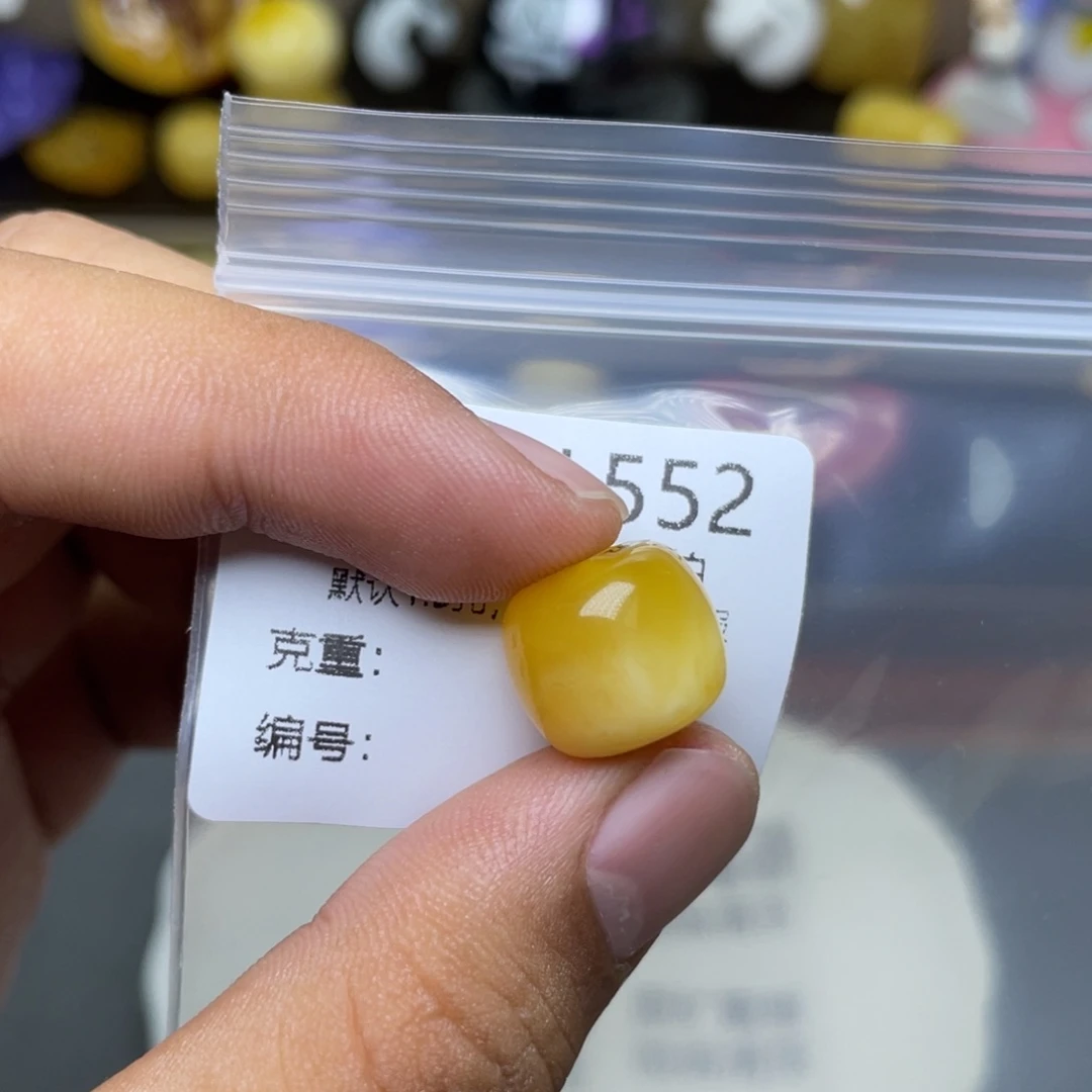 未镶嵌琥珀珠宝奇石