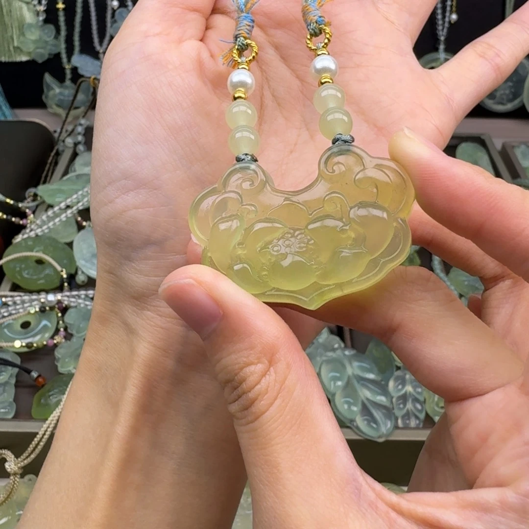 岫玉未镶嵌吊坠(赠链)
