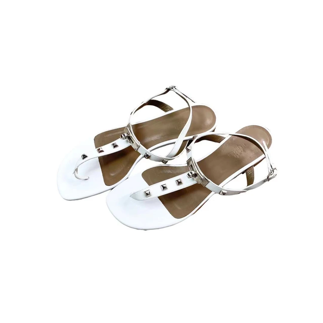 95新 Hermes/爱马仕  AA1577 白色铆钉凉鞋 38.5码