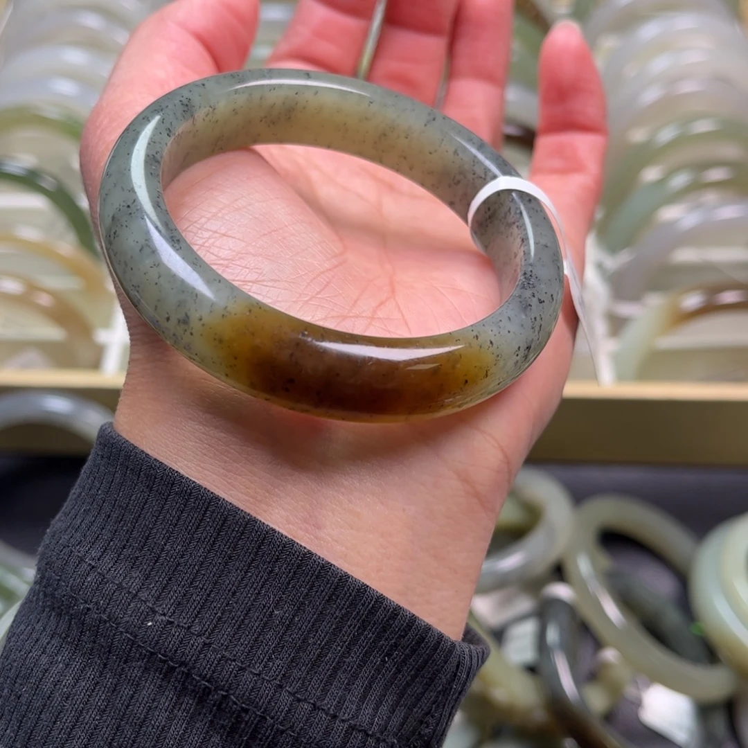 和田玉未镶嵌手镯54.3圈