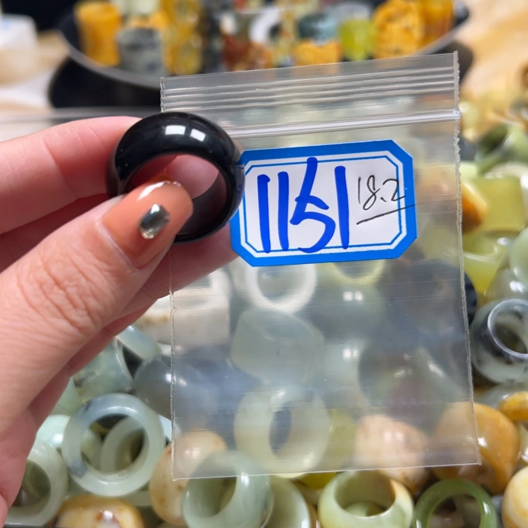 佛***姐蛇纹石玉未镶嵌戒指
