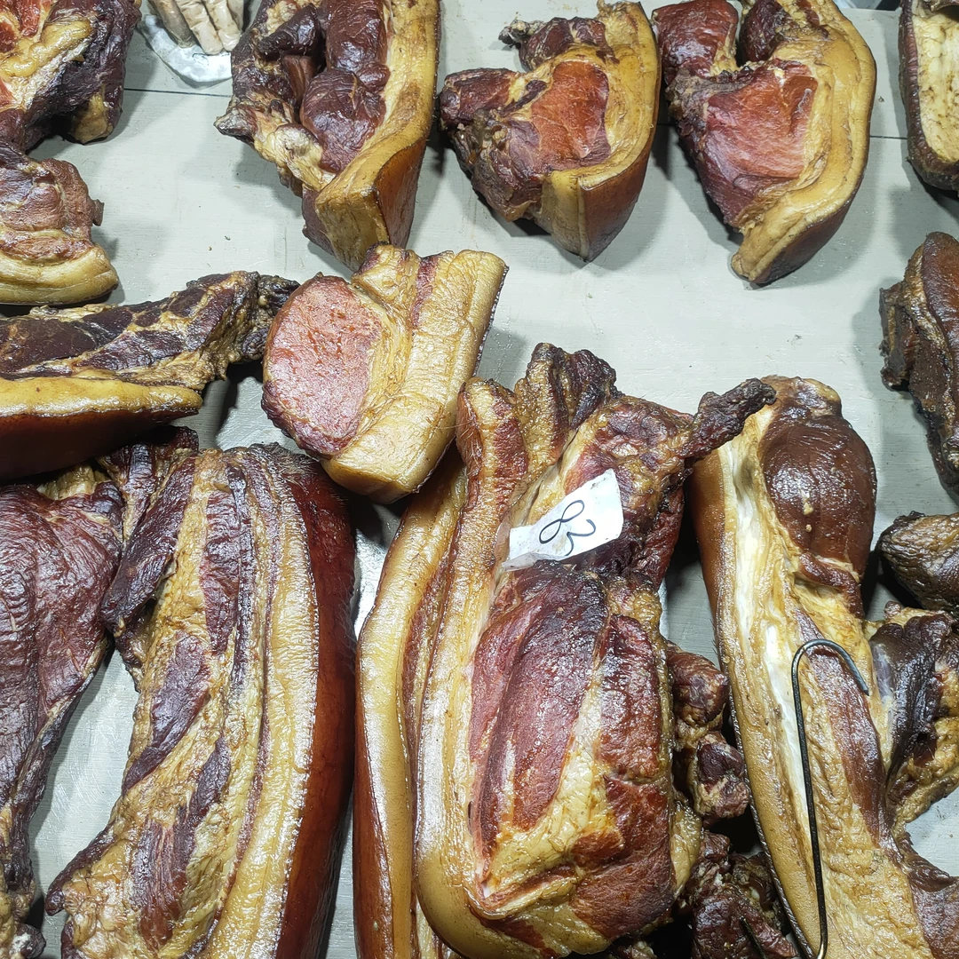 云南昭通镇雄喂熟土猪腊肉