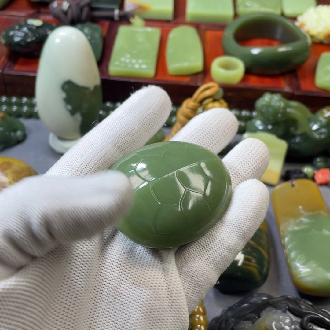 柴***站未镶嵌岫岩老玉（透闪石质玉）挂件