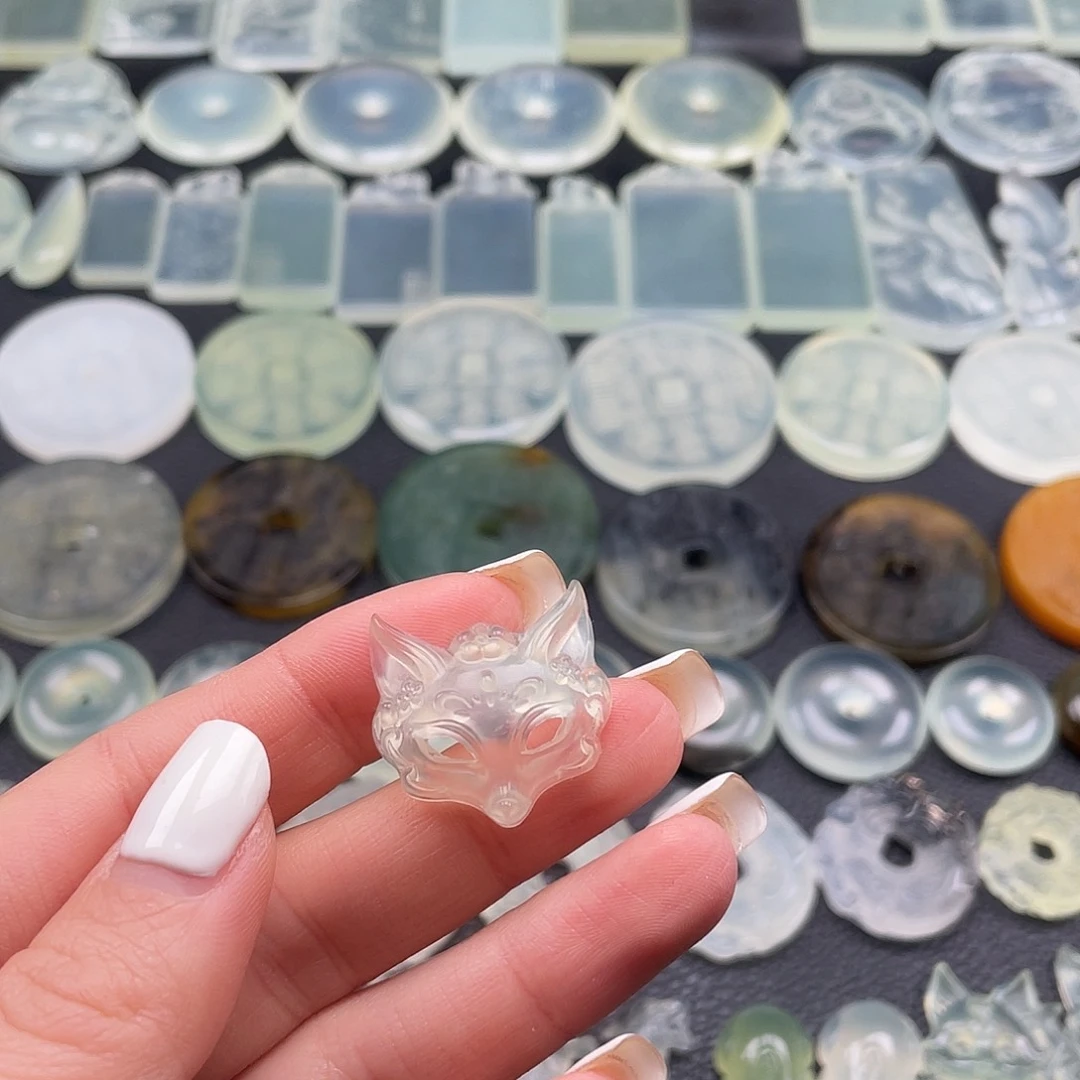 岫玉未镶嵌项圈狐狸面具